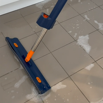 Reinigungsbesen mit integriertem Auswringsystem