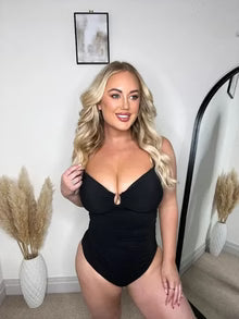 Formender Body mit schmalen Trägern