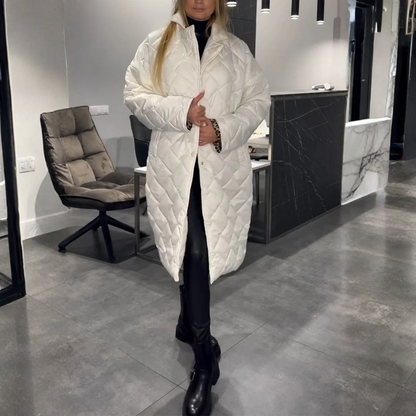 Eleganter Steppmantel mit diskretem Leoparden-Innenfutter