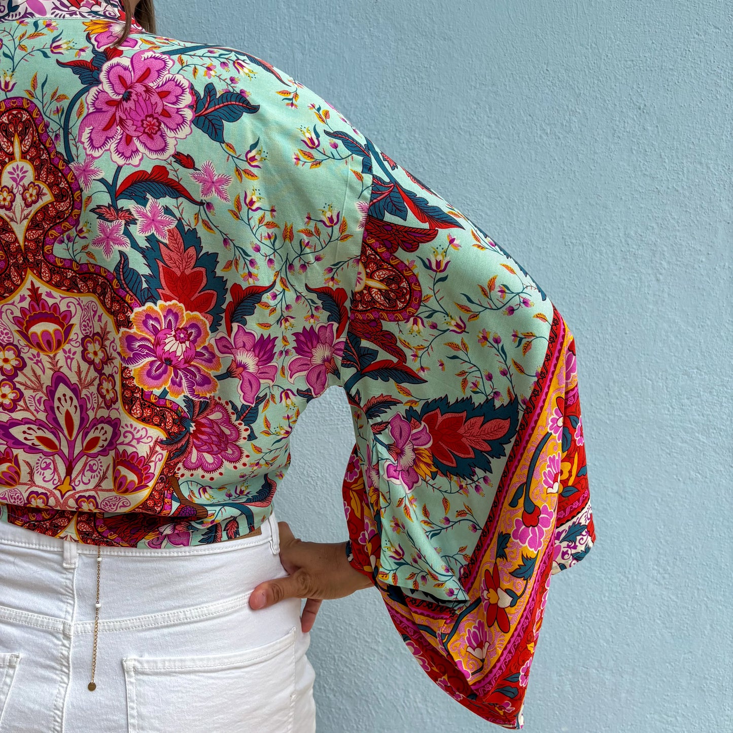 Kurzer Kimono für Frauen - Mint Flower - Leicht, fließend und sommerlich