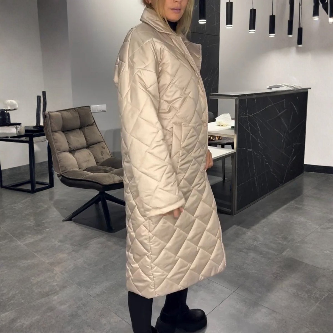 Eleganter Steppmantel mit diskretem Leoparden-Innenfutter