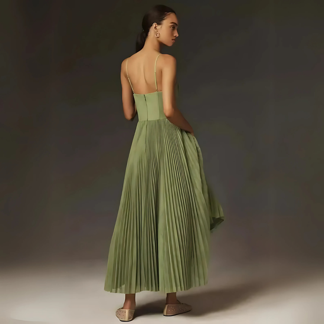 Asymmetrisches Kleid aus grünem, plissiertem Tüll - Luftige Eleganz