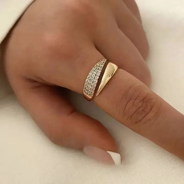 Eleganter Ring zur Unterstützung von Brustkrebs