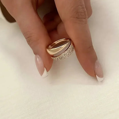 Eleganter Ring zur Unterstützung von Brustkrebs