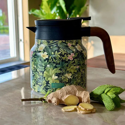 Moderne Teekanne mit abnehmbarem Filter