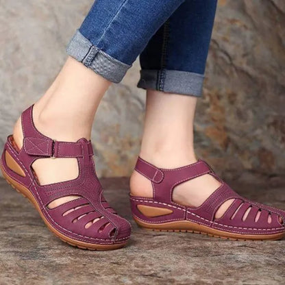 Bequeme und leichte Ledersandalen für Damen
