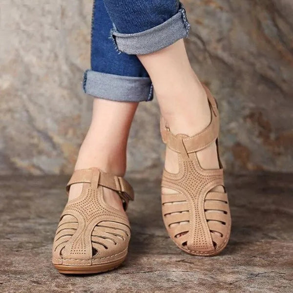 Bequeme und leichte Ledersandalen für Damen