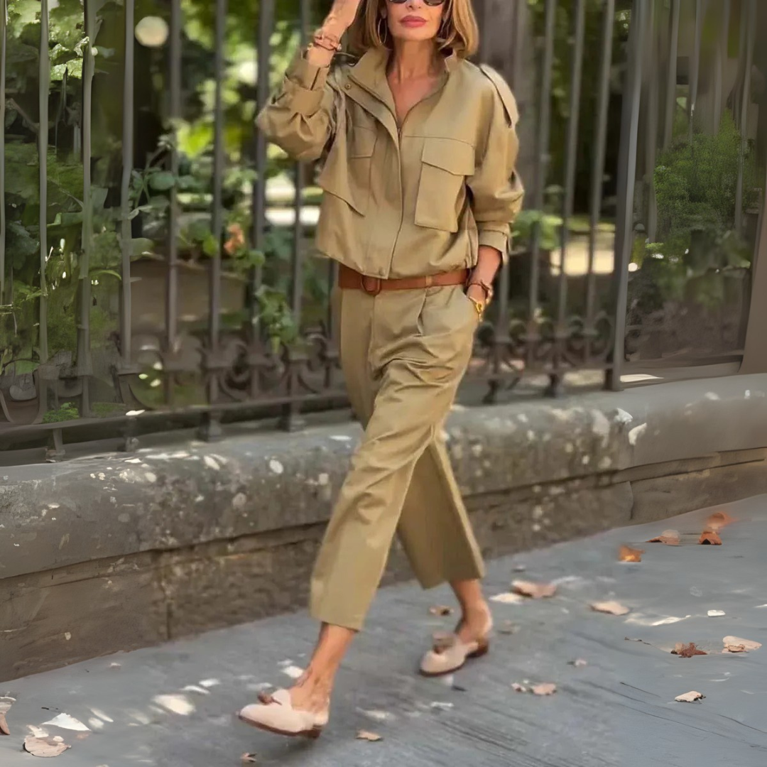 Completo cargo da donna, aderente