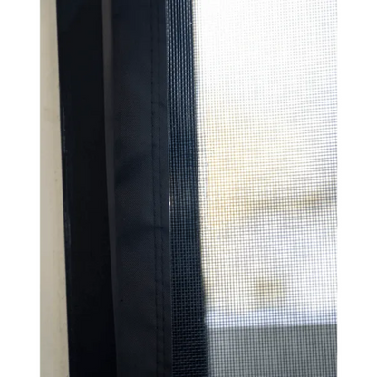Tenda per porta con schermo magnetico